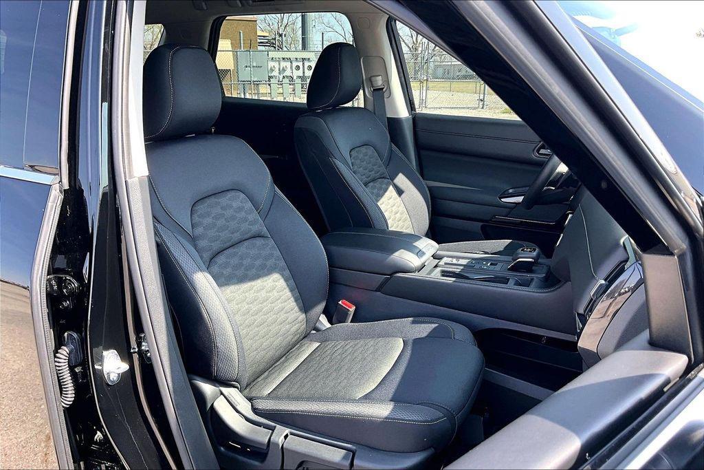 used 2025 Nissan Pathfinder car, priced at $30,000