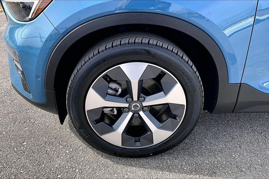 used 2025 Volvo XC40 car, priced at $31,600