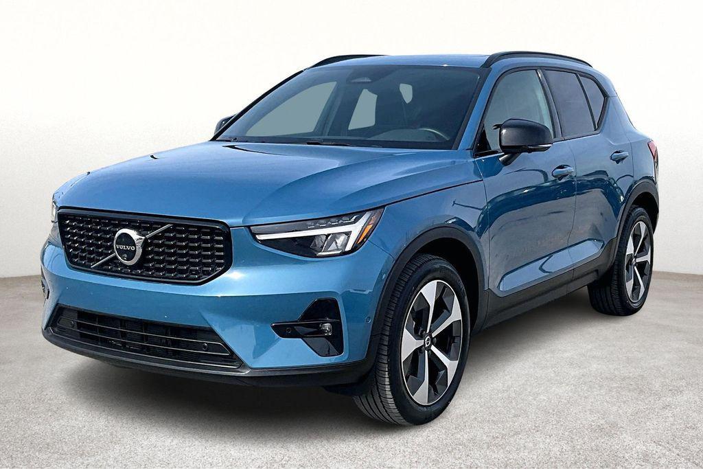 used 2025 Volvo XC40 car, priced at $31,600