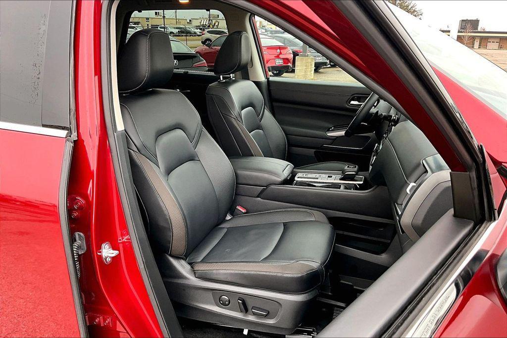 used 2024 Nissan Pathfinder car, priced at $34,500
