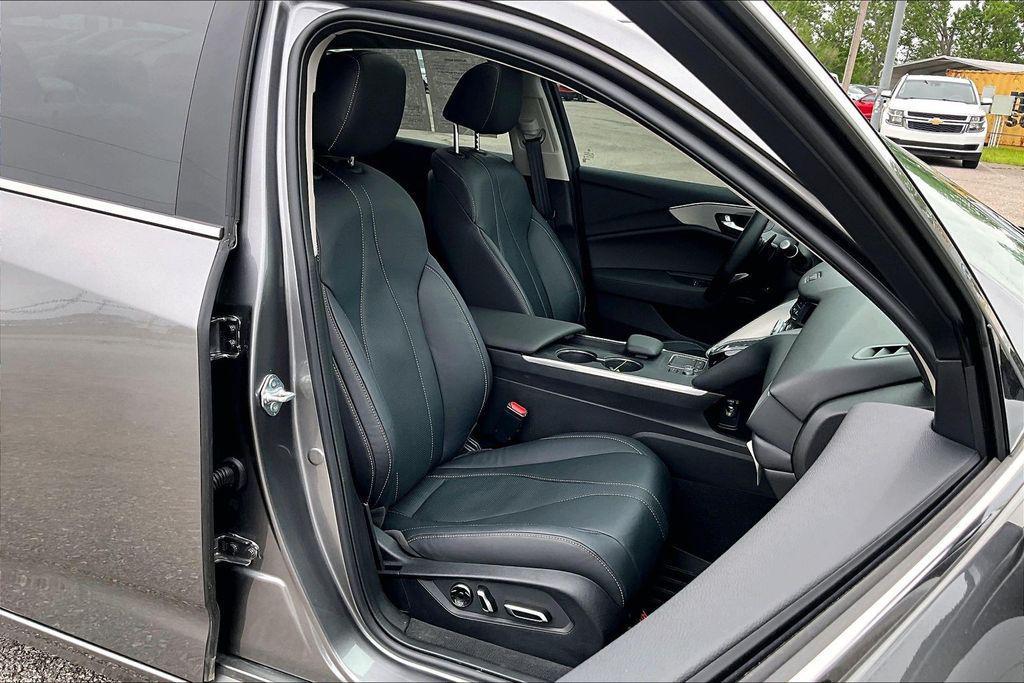 used 2025 Acura TLX car, priced at $40,075