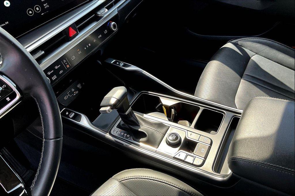 used 2024 Kia Sorento car, priced at $26,600