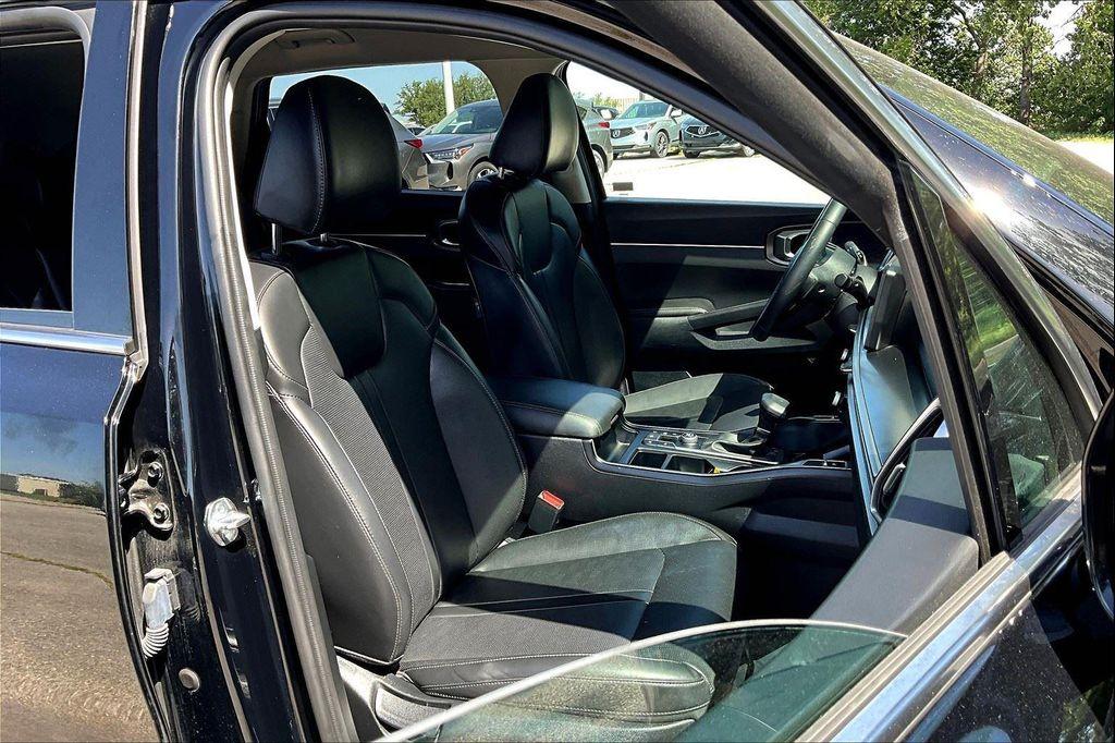 used 2024 Kia Sorento car, priced at $26,600