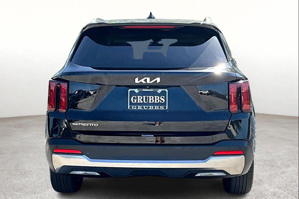 used 2024 Kia Sorento car, priced at $26,600