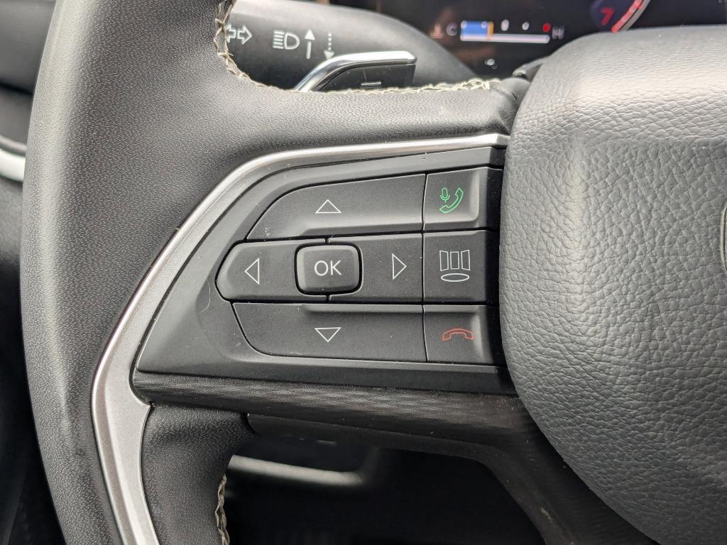 used 2025 Jeep Grand Cherokee car, priced at $33,399