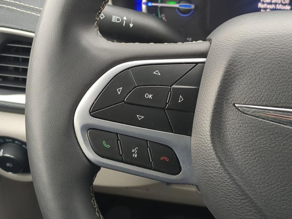 used 2023 Chrysler Pacifica Hybrid car, priced at $23,450
