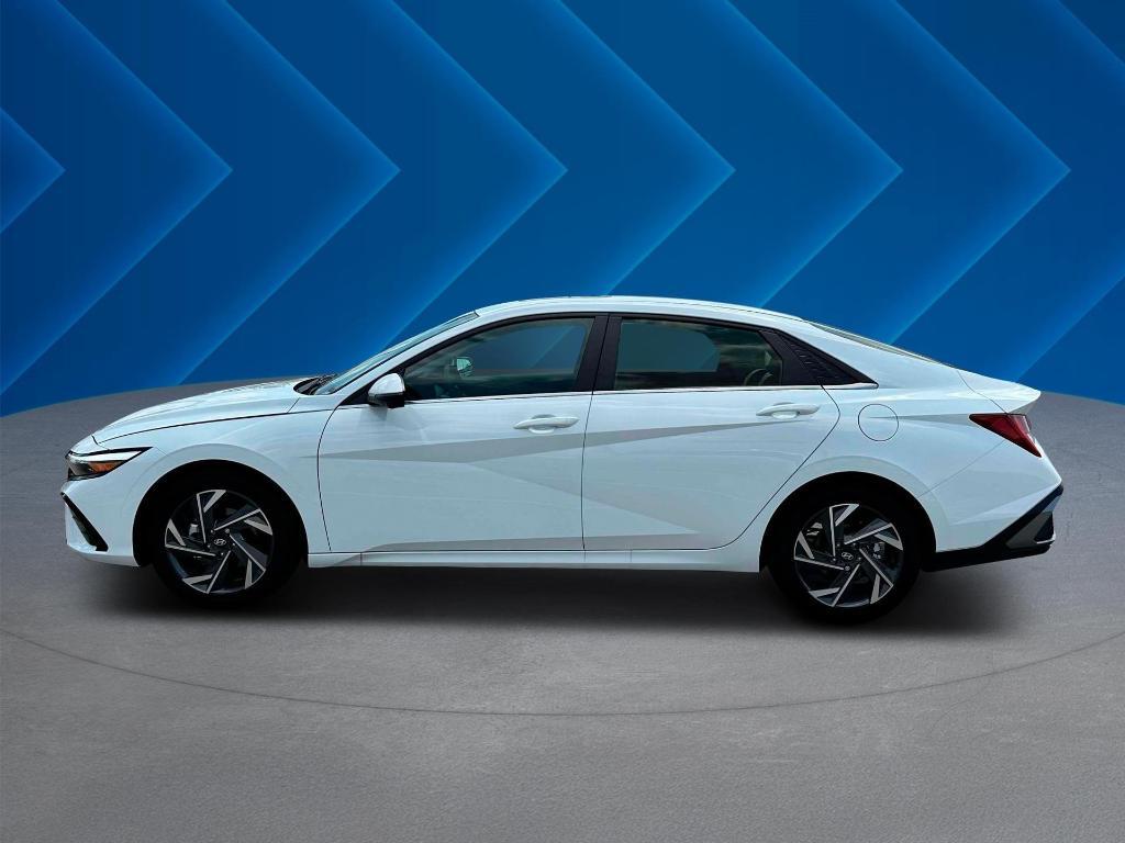 new 2025 Hyundai Elantra car, priced at $27,178