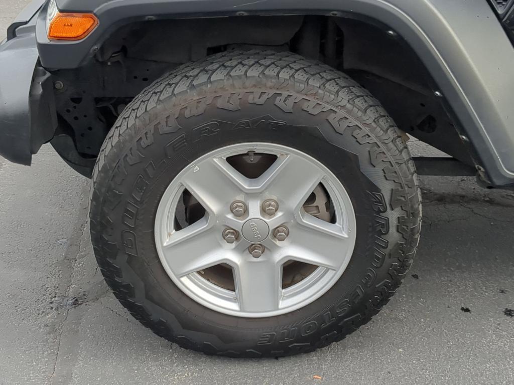 used 2023 Jeep Gladiator car, priced at $23,450