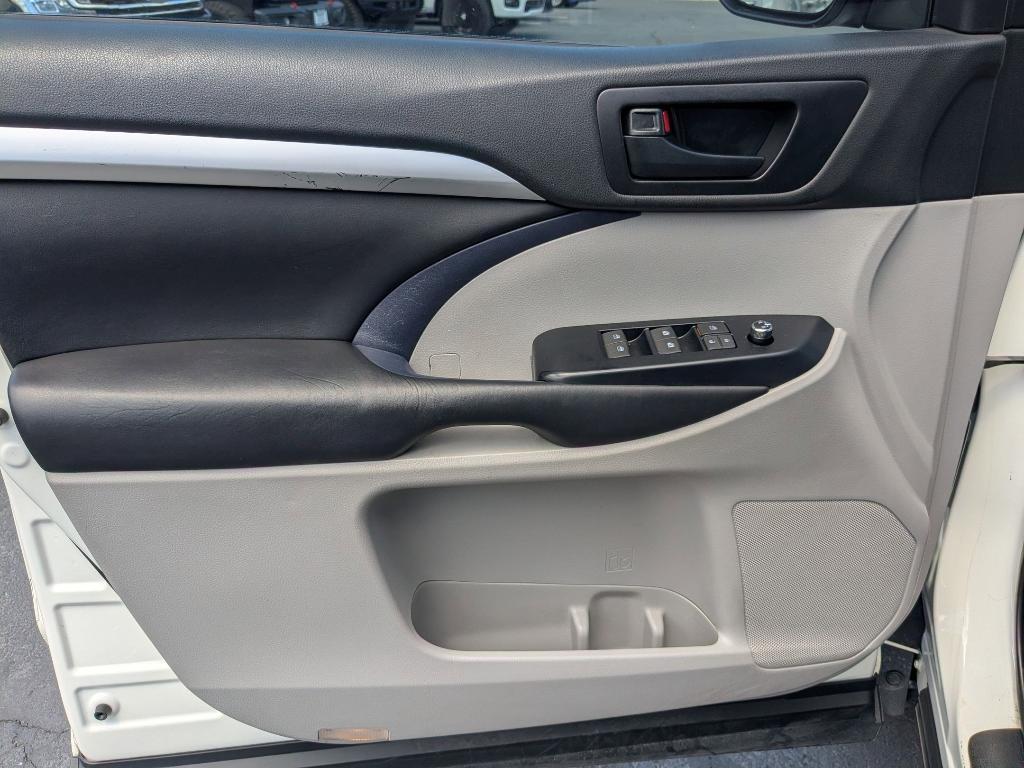 used 2019 Toyota Highlander car, priced at $23,999