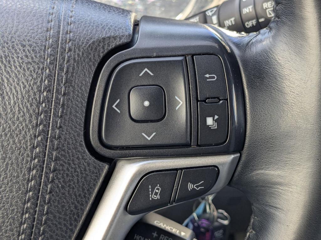 used 2019 Toyota Highlander car, priced at $23,999