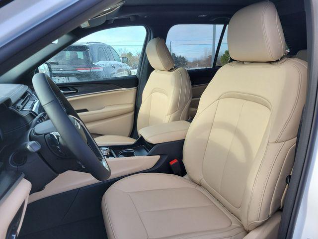 new 2025 Jeep Grand Cherokee car, priced at $47,299