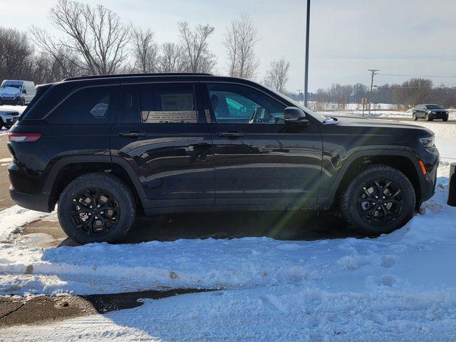 new 2026 Jeep Grand Cherokee car, priced at $46,082