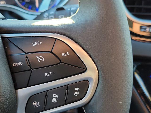 used 2025 Chrysler Pacifica car, priced at $31,766