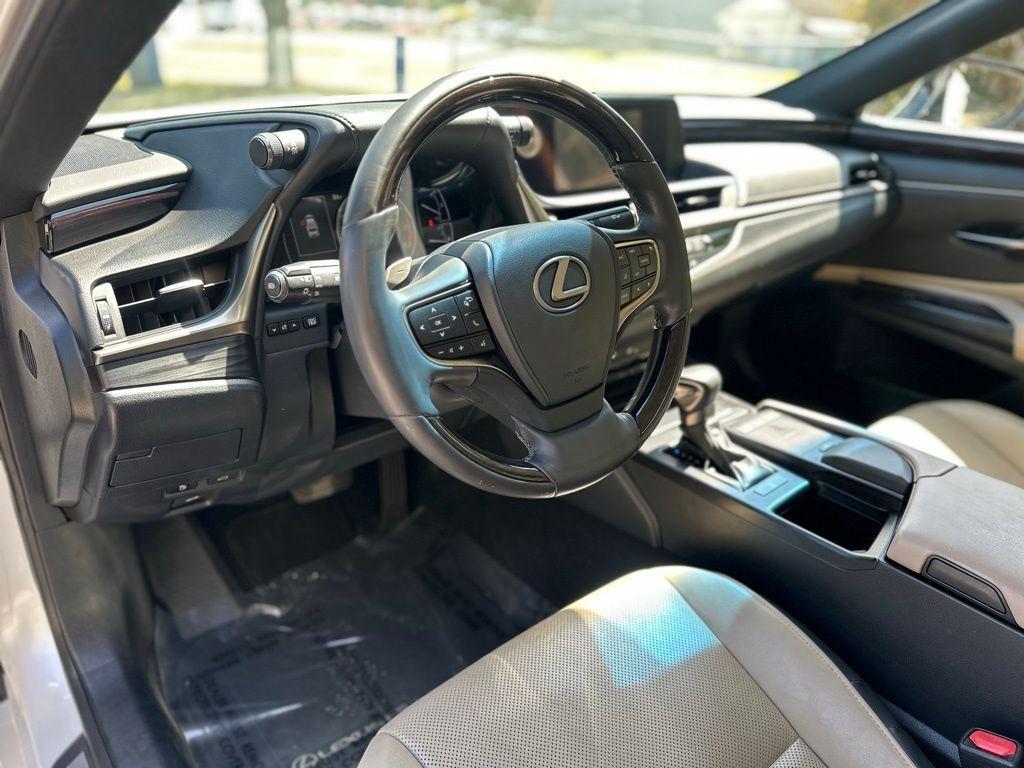 used 2019 Lexus ES 350 car, priced at $27,459