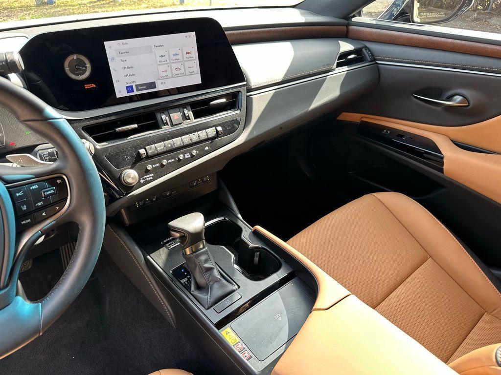 used 2024 Lexus ES 350 car, priced at $38,895