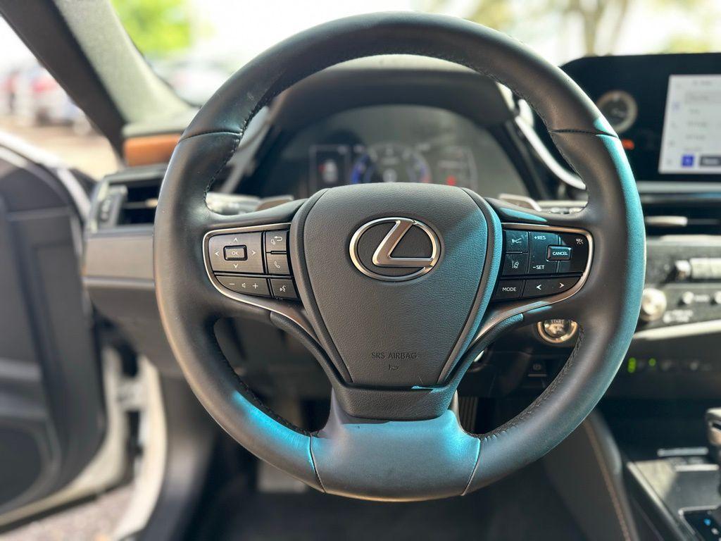 used 2024 Lexus ES 350 car, priced at $38,895