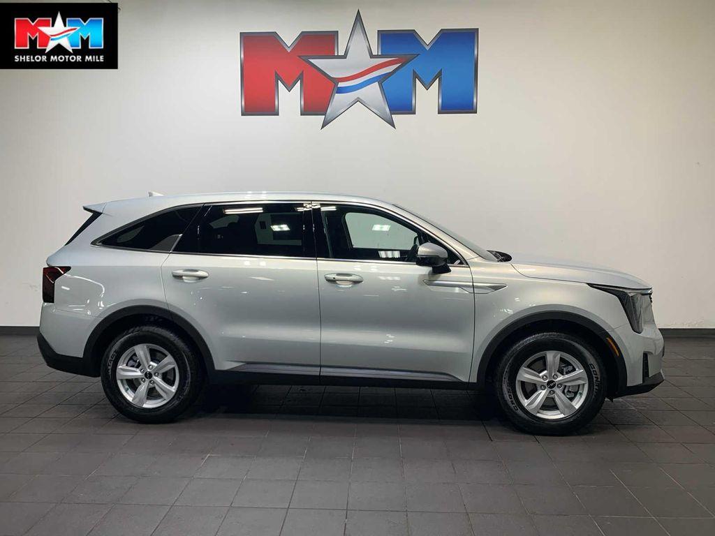 new 2026 Kia Sorento car, priced at $32,901