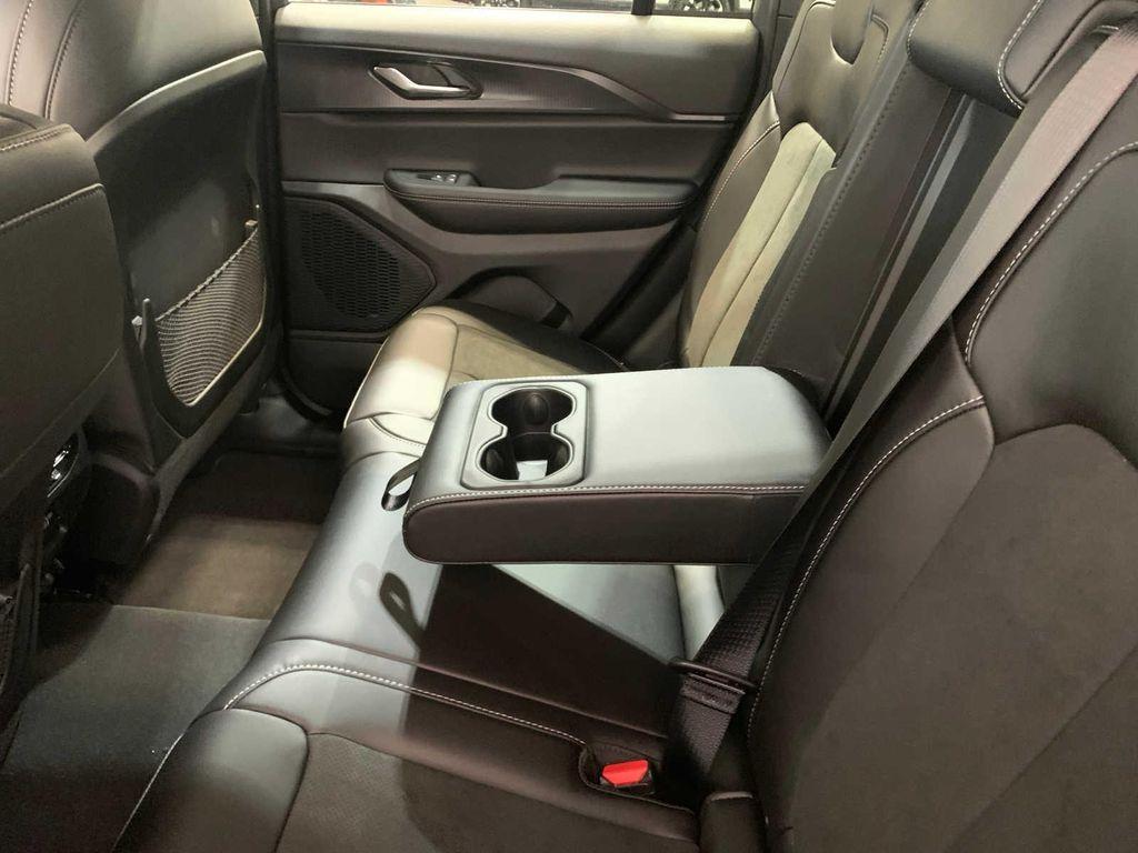 new 2025 Jeep Grand Cherokee car, priced at $46,375