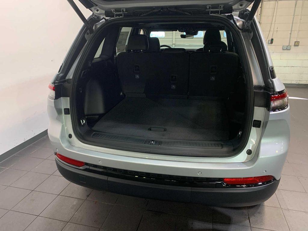 new 2025 Jeep Grand Cherokee car, priced at $46,375