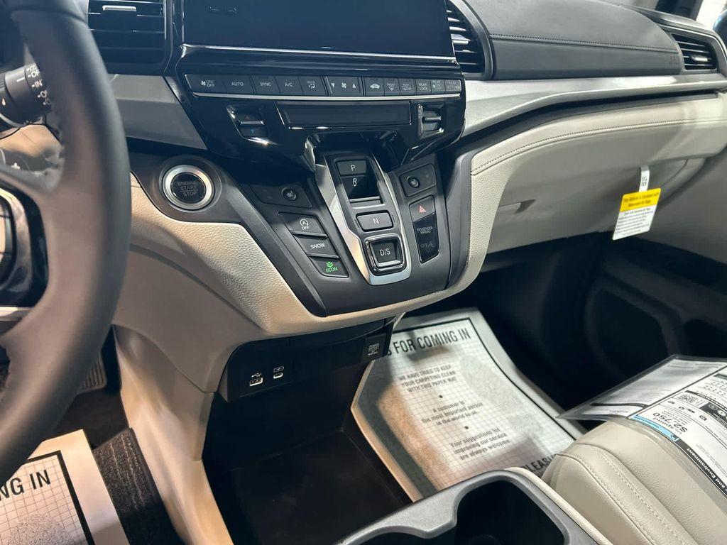 new 2026 Honda Odyssey car, priced at $44,290