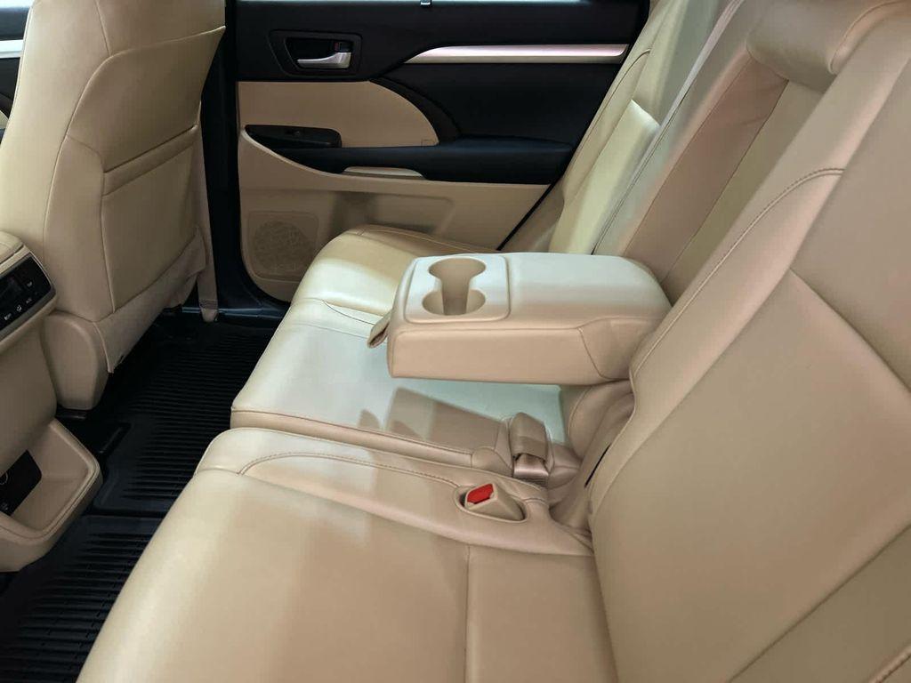 used 2015 Toyota Highlander car, priced at $20,286