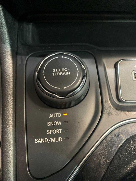 used 2020 Jeep Cherokee car, priced at $19,489