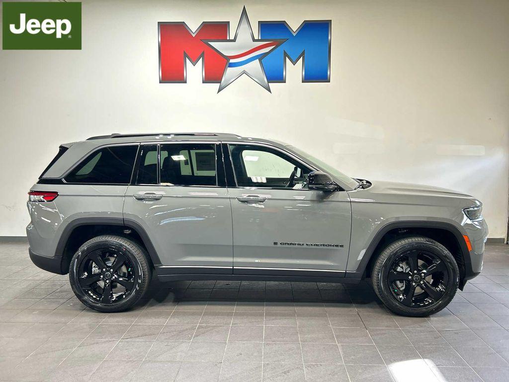 new 2027 Jeep Grand Cherokee car, priced at $52,866