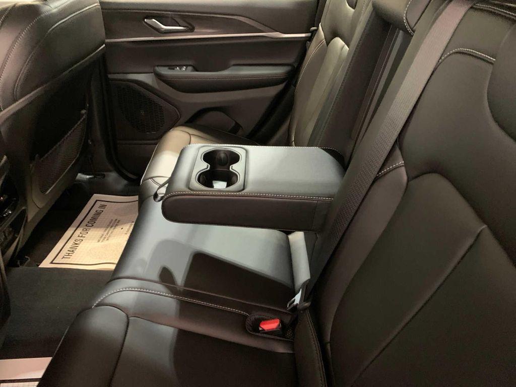 new 2025 Jeep Grand Cherokee car, priced at $50,635