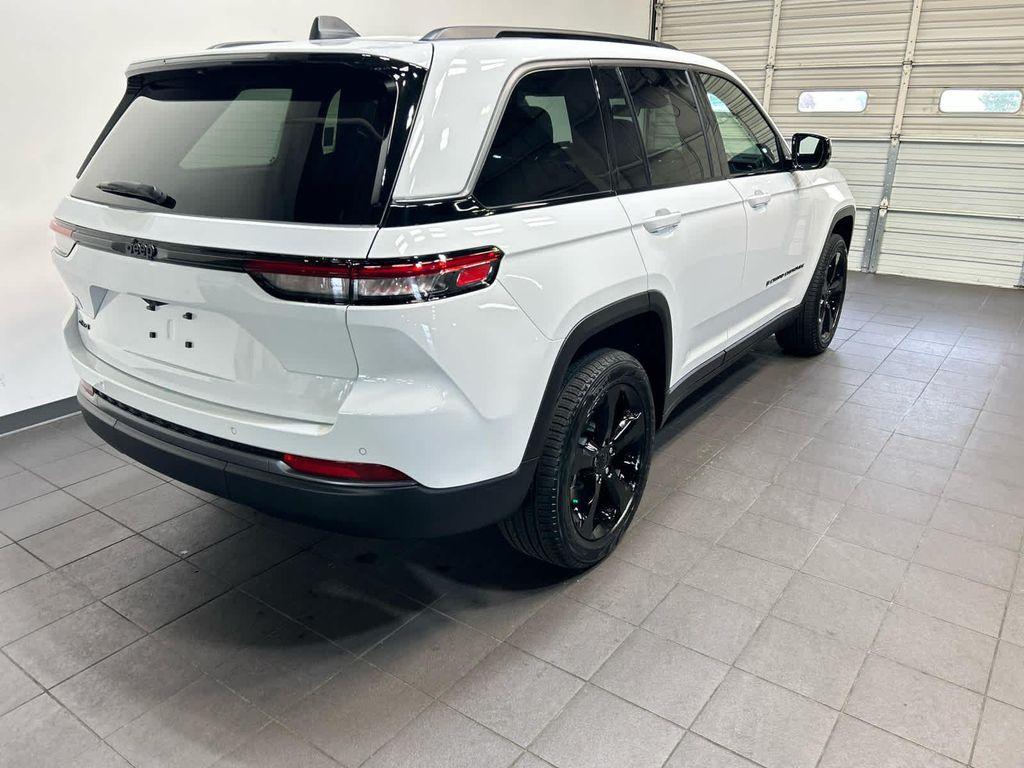 new 2026 Jeep Grand Cherokee car, priced at $50,102