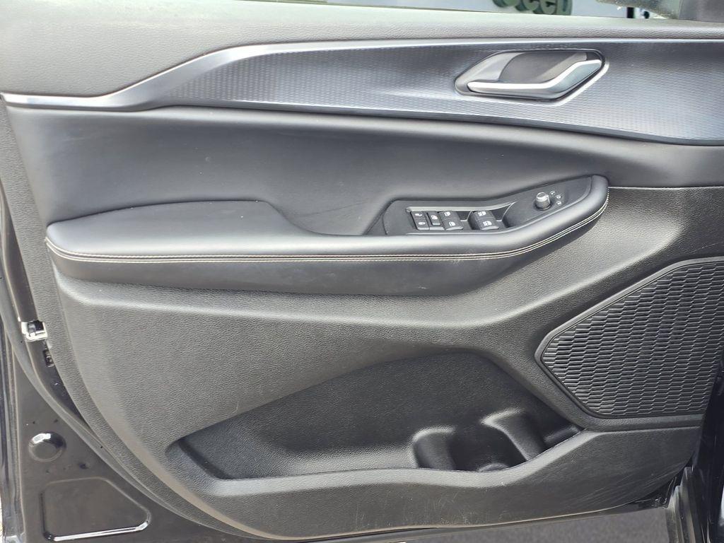 used 2023 Jeep Grand Cherokee car, priced at $27,500