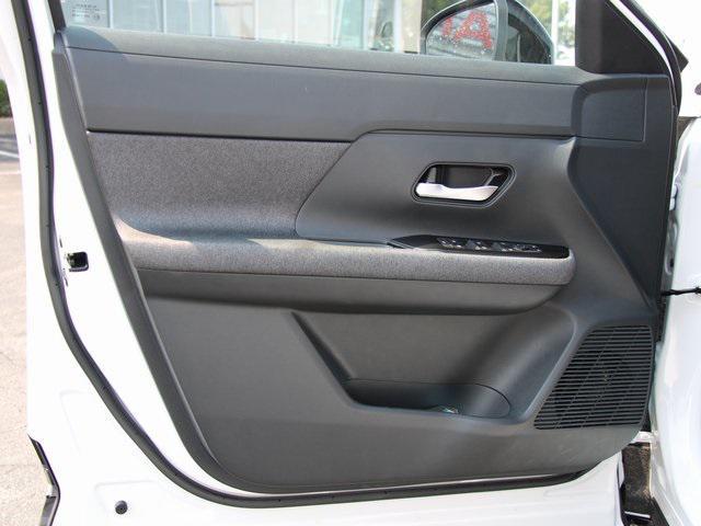 new 2025 Nissan Kicks car, priced at $28,980