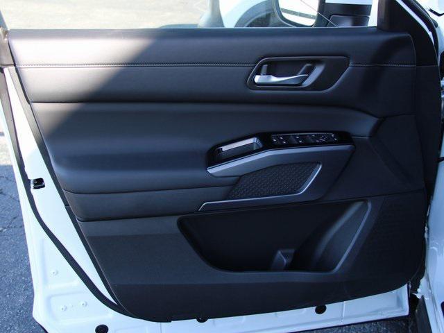 new 2025 Nissan Pathfinder car, priced at $42,750