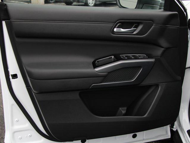 new 2025 Nissan Pathfinder car, priced at $39,217