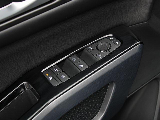 new 2025 Nissan Pathfinder car, priced at $39,217