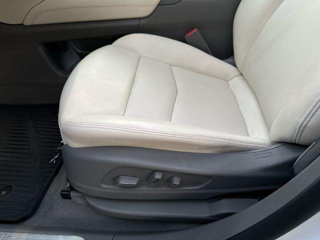 used 2022 Cadillac XT5 car, priced at $24,411