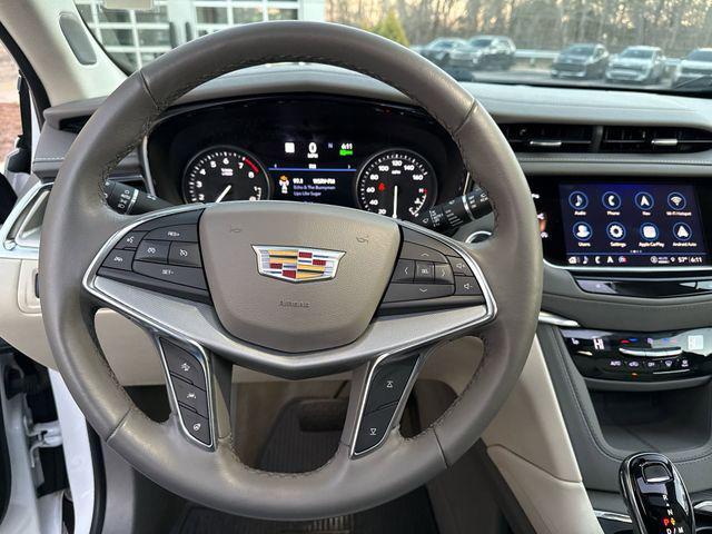used 2022 Cadillac XT5 car, priced at $24,411