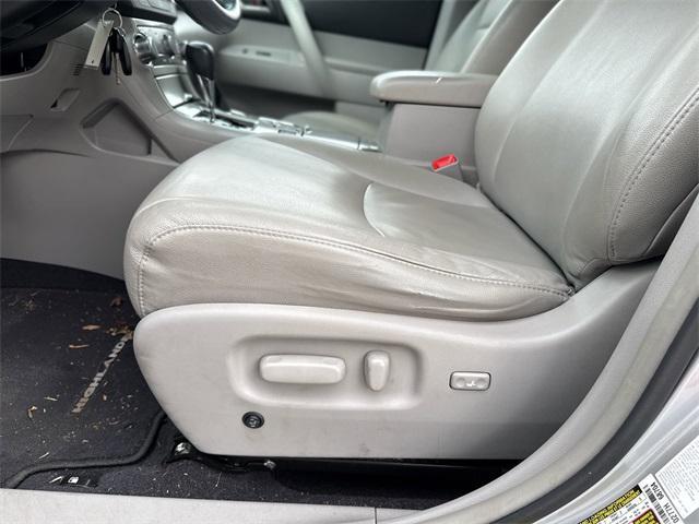 used 2012 Toyota Highlander car, priced at $12,368
