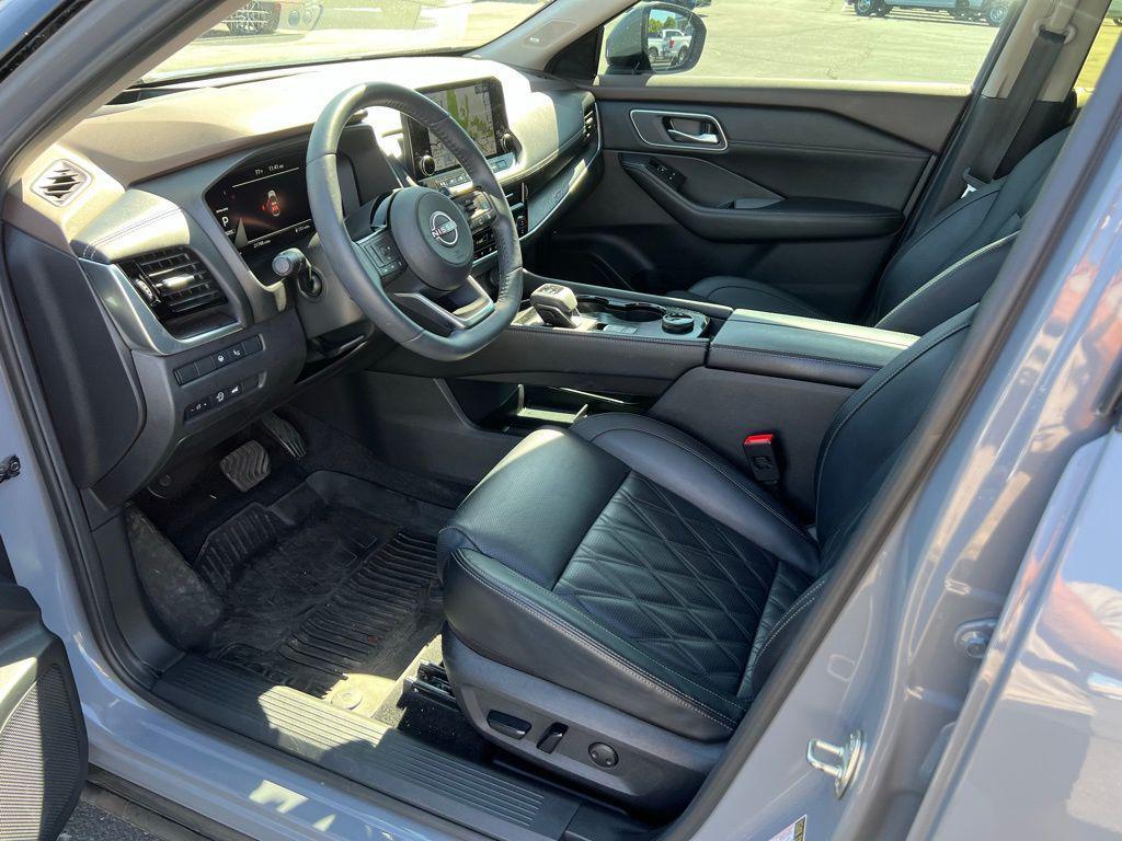 2023 Boulder Gray Pearl Nissan Rogue