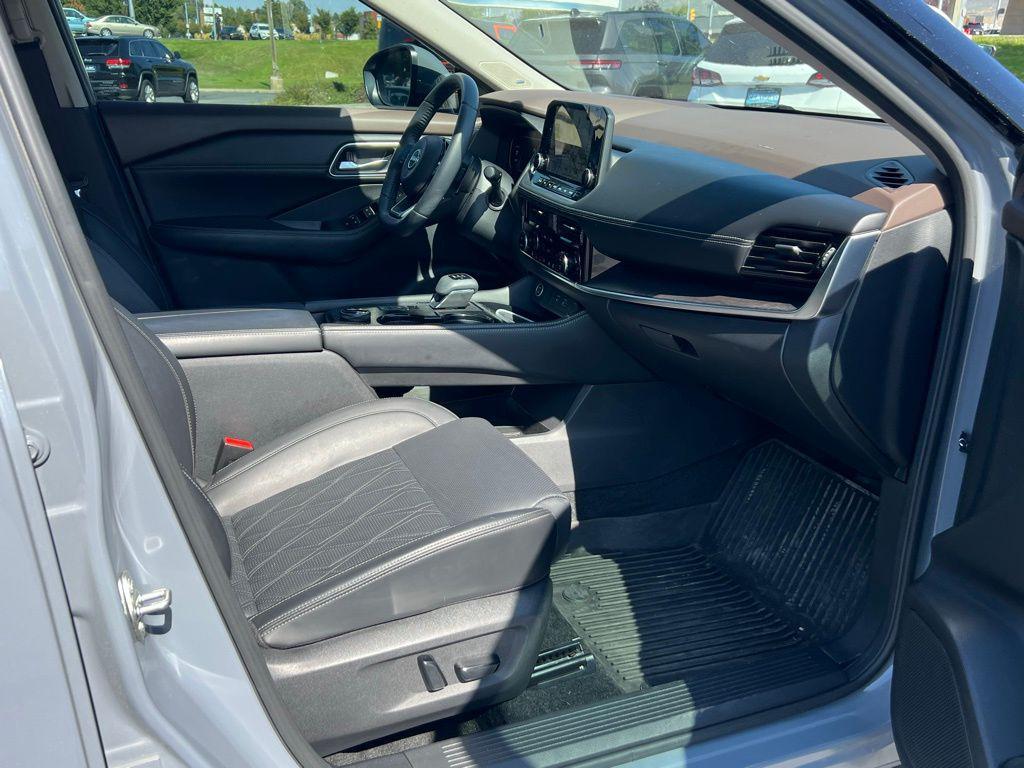 2023 Boulder Gray Pearl Nissan Rogue
