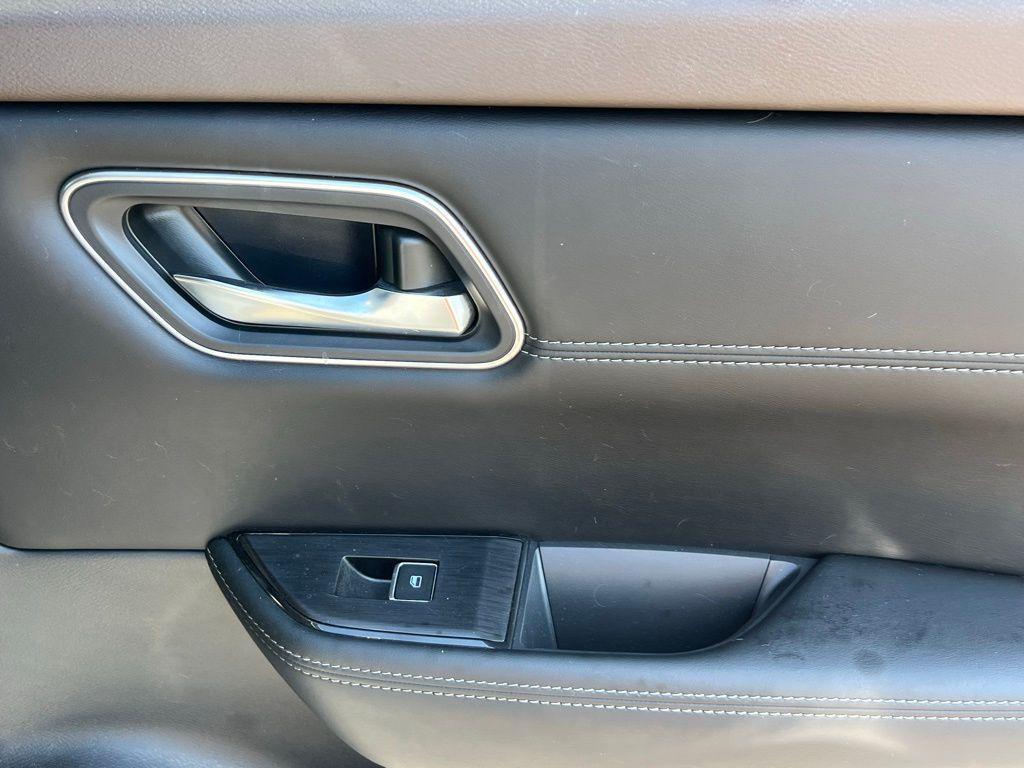 2023 Boulder Gray Pearl Nissan Rogue