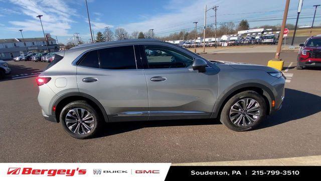 used 2025 Buick Envision car, priced at $28,395