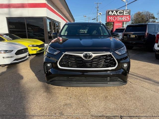 used 2022 Toyota Highlander car, priced at $31,999