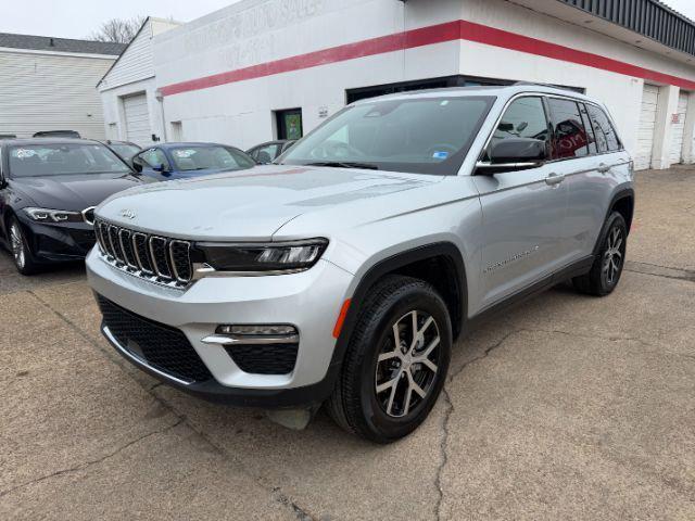 used 2024 Jeep Grand Cherokee car, priced at $28,999