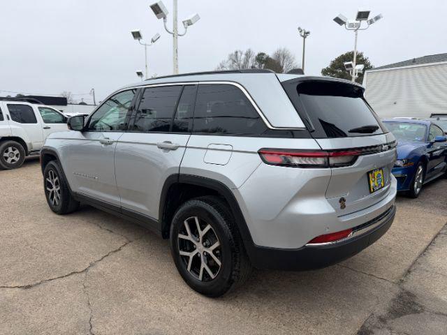 used 2024 Jeep Grand Cherokee car, priced at $28,999