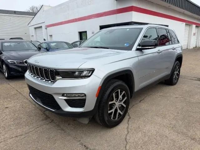 used 2024 Jeep Grand Cherokee car, priced at $26,999