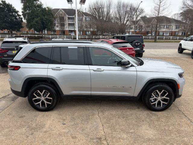 used 2024 Jeep Grand Cherokee car, priced at $28,999