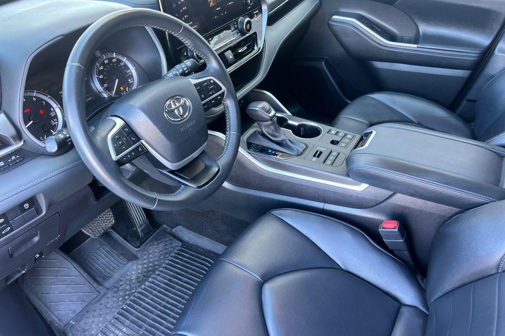 used 2024 Toyota Highlander car, priced at $40,900