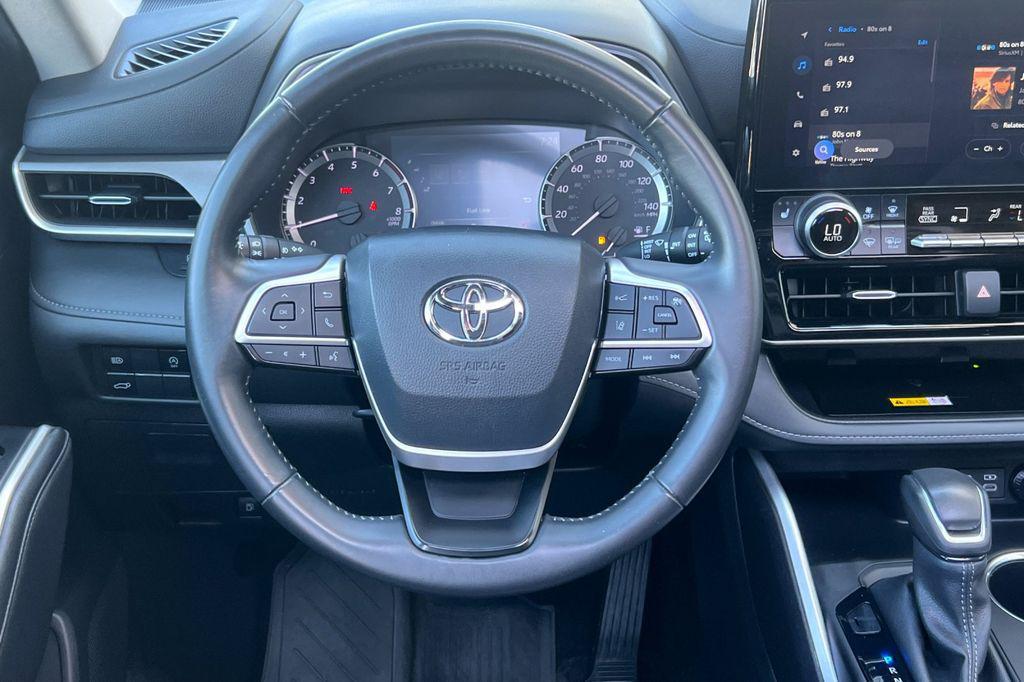 used 2024 Toyota Highlander car, priced at $40,900