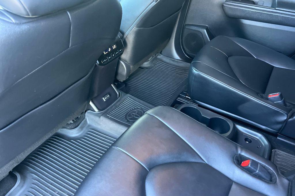 used 2024 Toyota Highlander car, priced at $40,900