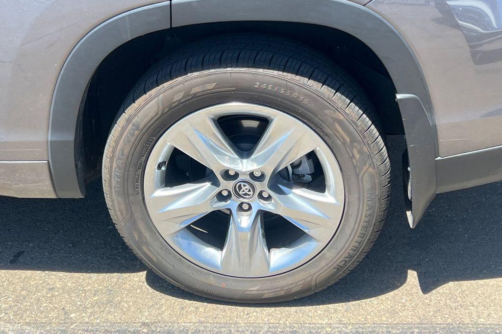 used 2019 Toyota Highlander Hybrid car, priced at $29,694